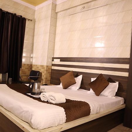 Hotel P R Palace Лакхнау Екстер'єр фото