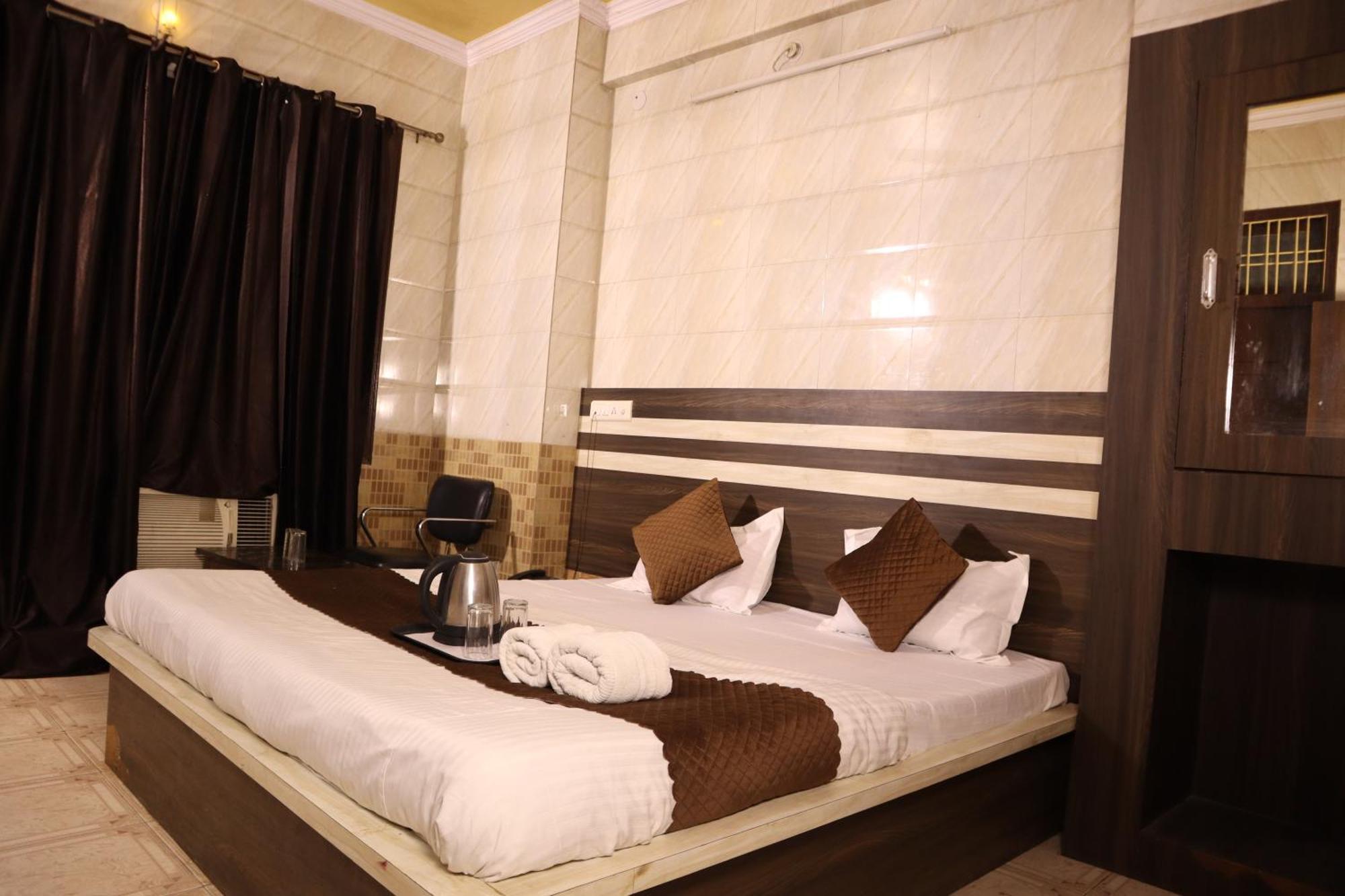 Hotel P R Palace Лакхнау Екстер'єр фото