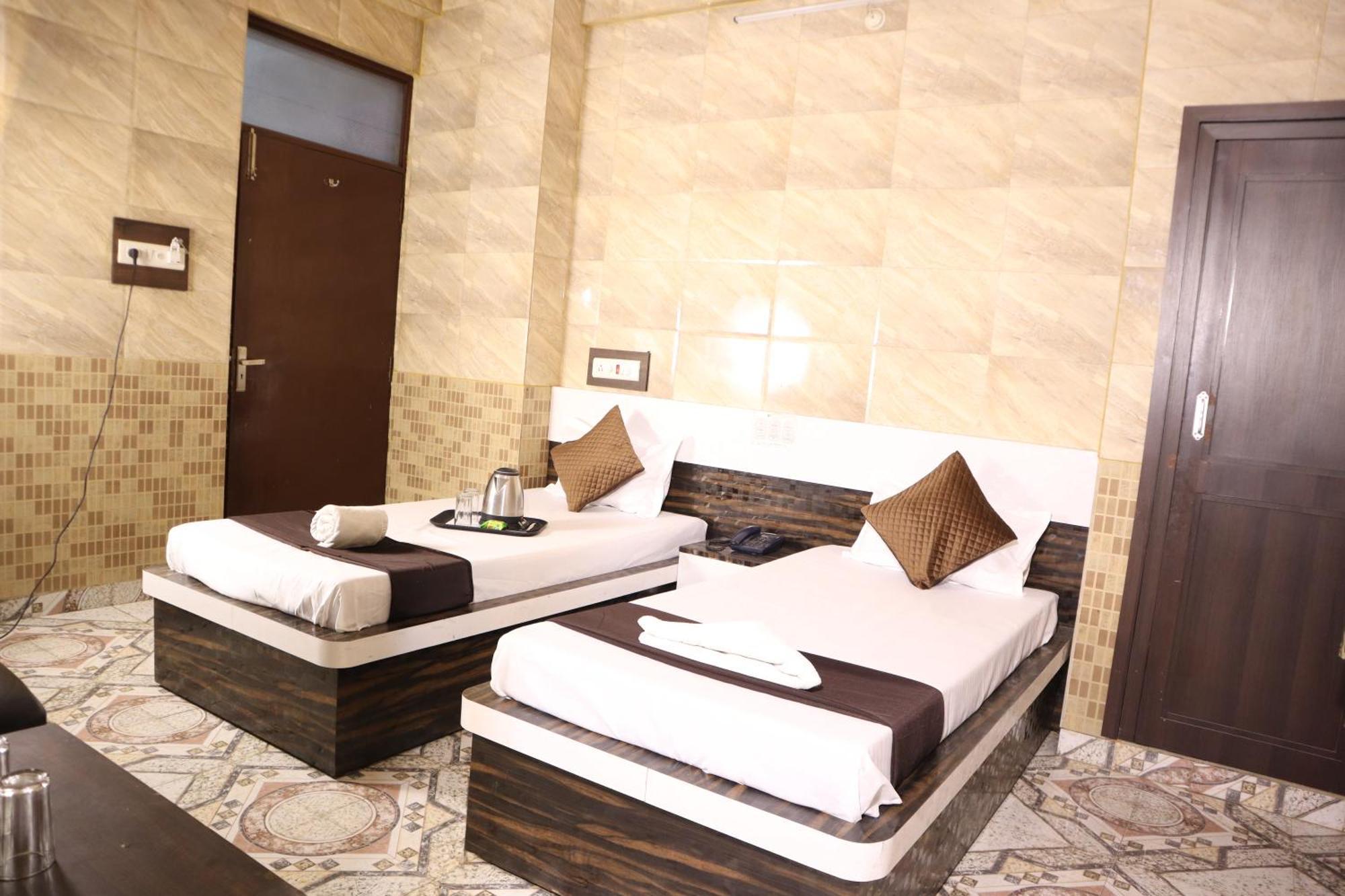 Hotel P R Palace Лакхнау Екстер'єр фото