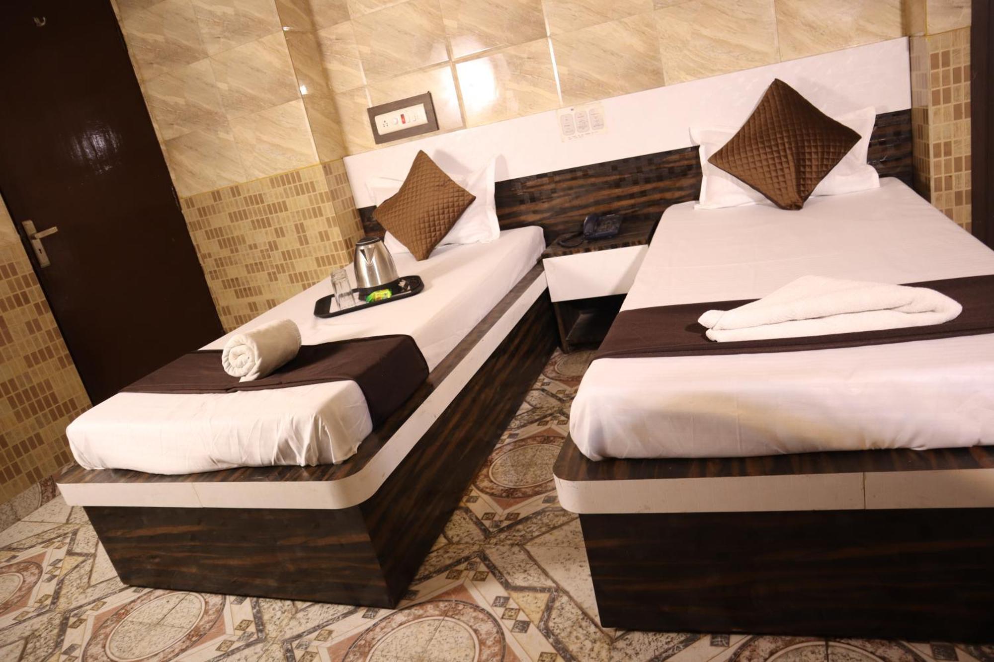 Hotel P R Palace Лакхнау Екстер'єр фото